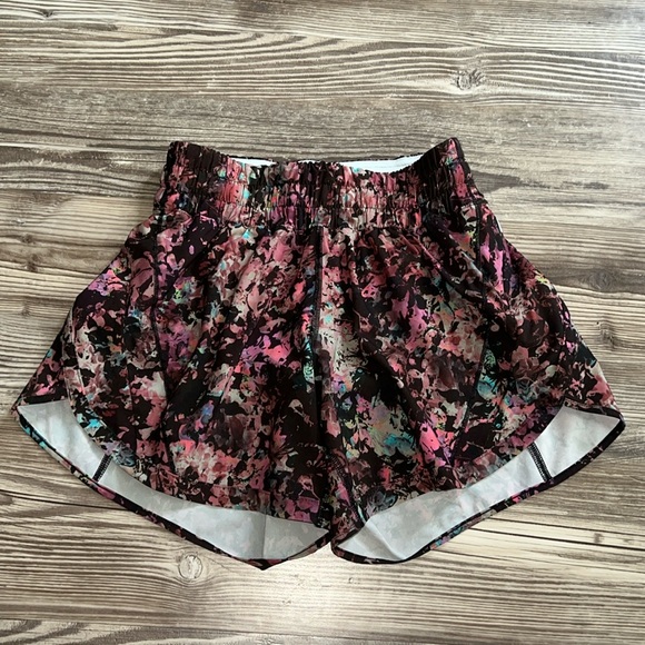 lululemon athletica Pants - Lululemon Track That Mid-Rise Lined Short 5" Stencil Blossom Red Multi Size 4